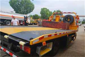 双桥附近拖车电话号码服务